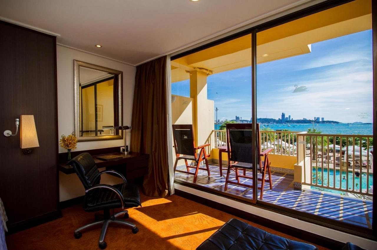Dusit Thani Pattaya Exterior foto A room at the Royal Paradise Hotel & Spa
